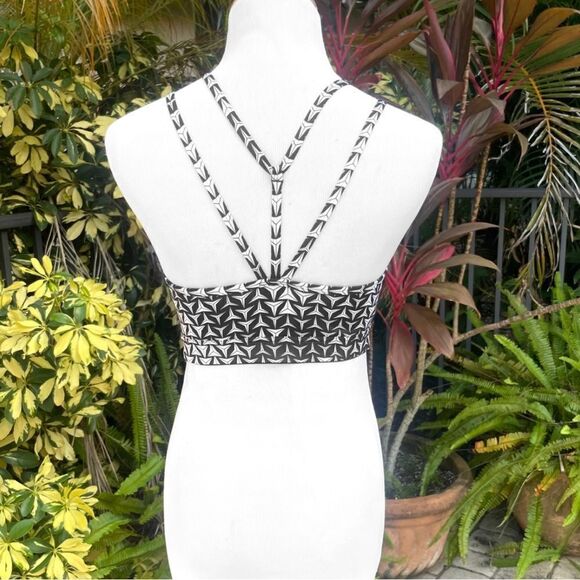 Victoria Sport Cutout Longline Sports Bra - Picture 5 of 9